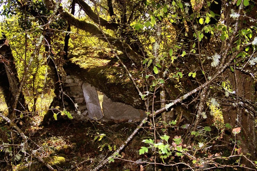 Dolmen de Fours (Lot)