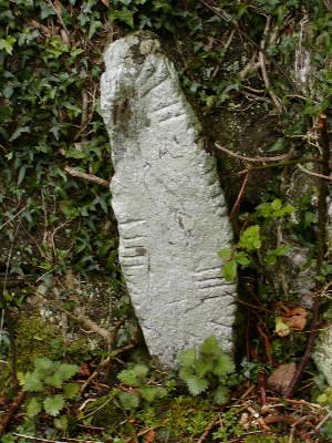 http://www.irishmegaliths.org.uk/ogknockboy.jpg